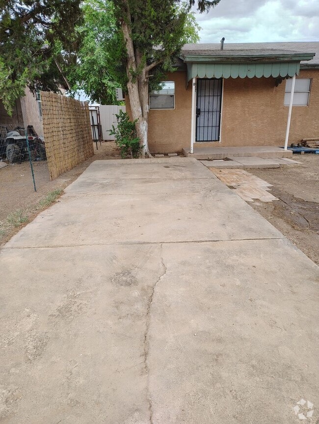 Building Photo - COMING SOON- Newly remodeled - Cute and Co...