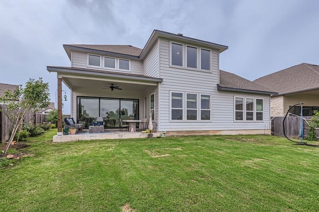 Building Photo - 542 Round Vly Trl