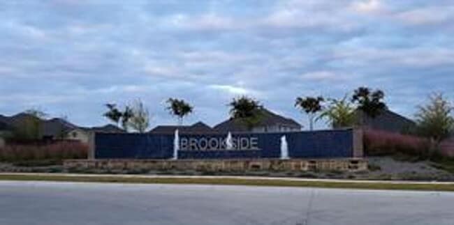 Building Photo - 3 Bedroom with Flex Space Available NOW!