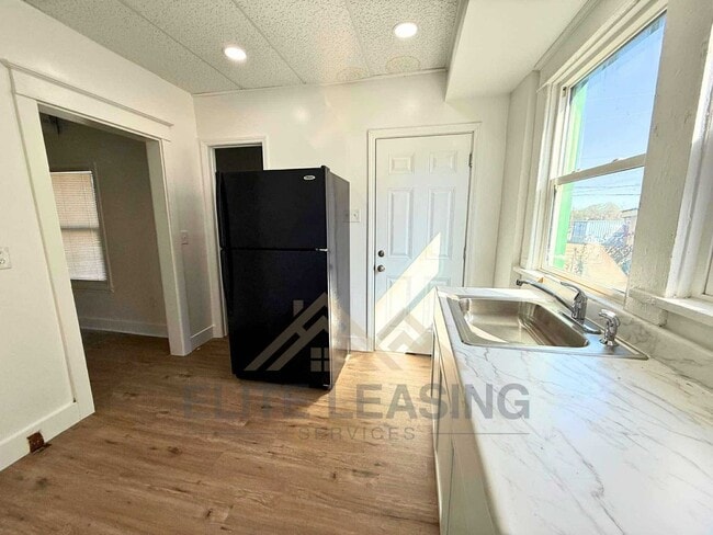 Building Photo - 1500 SW Van Buren St