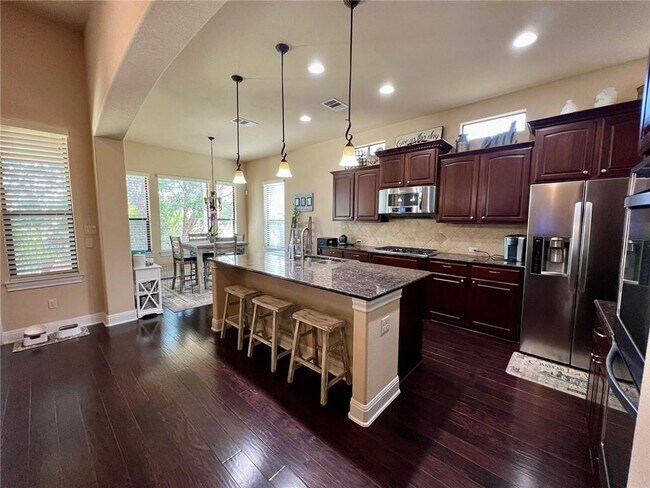 Building Photo - 422 Indianwood Dr