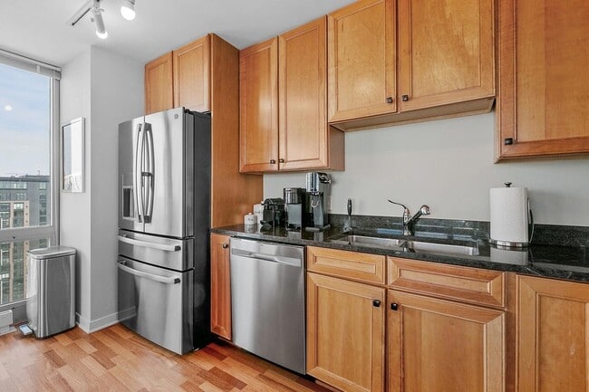 Building Photo - 929 Portland Ave