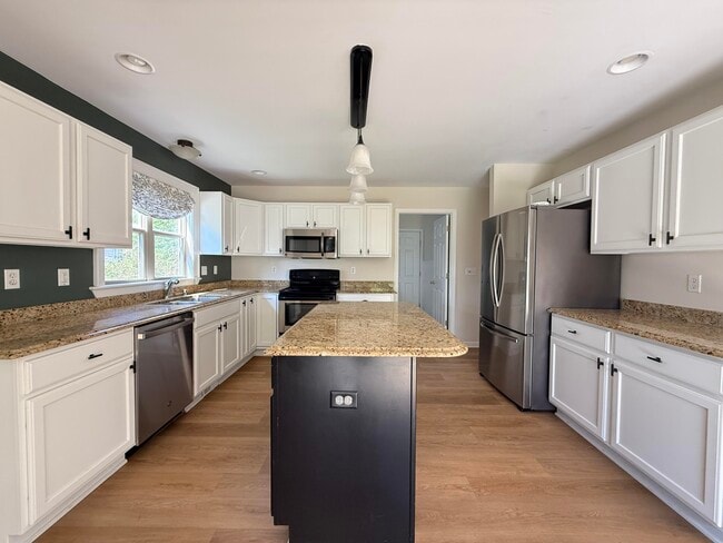 Building Photo - 603 E Castlebury Cir