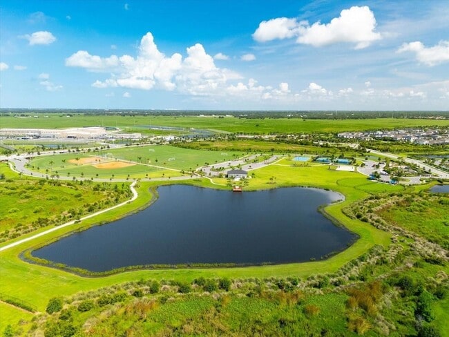 Building Photo - 8765 Daybreak St