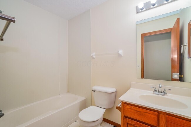 Building Photo - 2672 Fernwood Ave