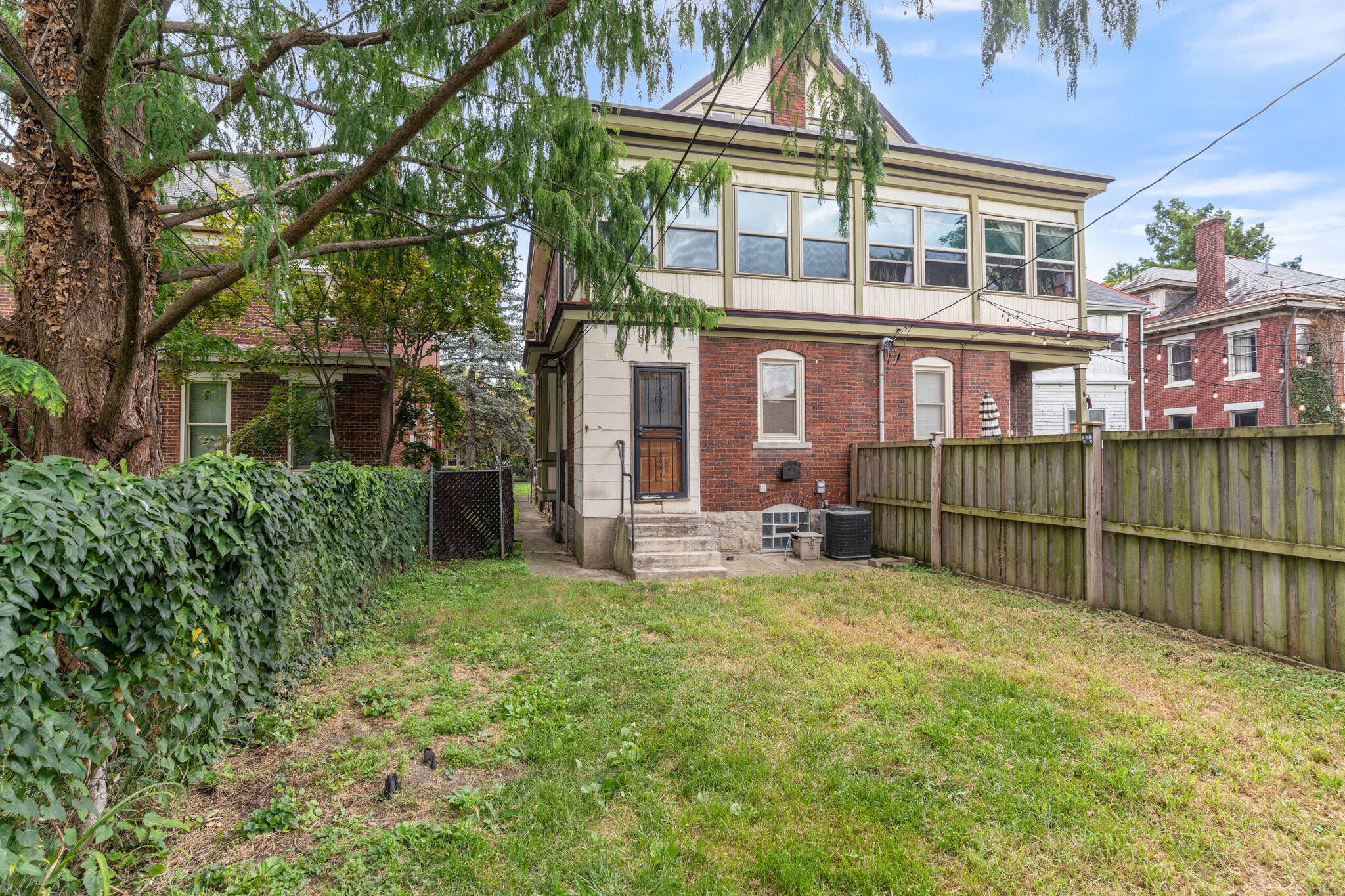 Building Photo - 643 Linwood Ave