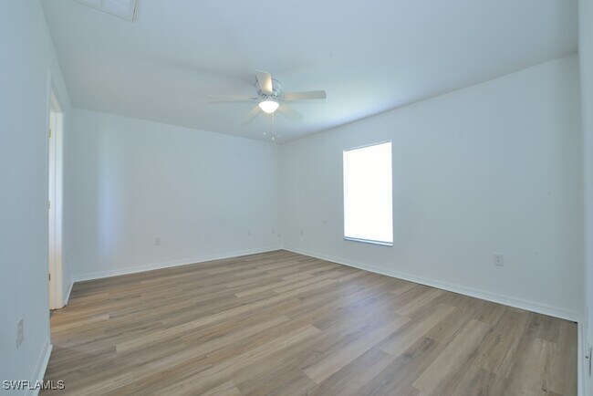 Building Photo - 343 NE 10th St