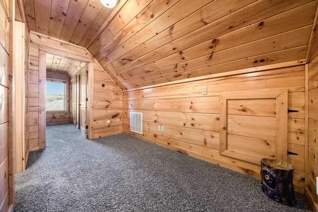 Building Photo - Sevierville 37876 - 3 bedroom, 3.5 Bath, 2486 sq. ft. Cabin and a 672 sq. ft. Studio above garage...