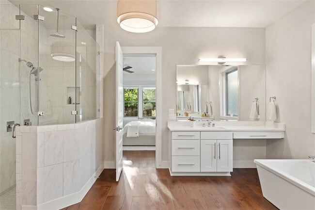 Building Photo - 1002 Meriden Ln