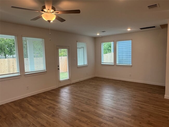 Building Photo - 2034 Olivos St