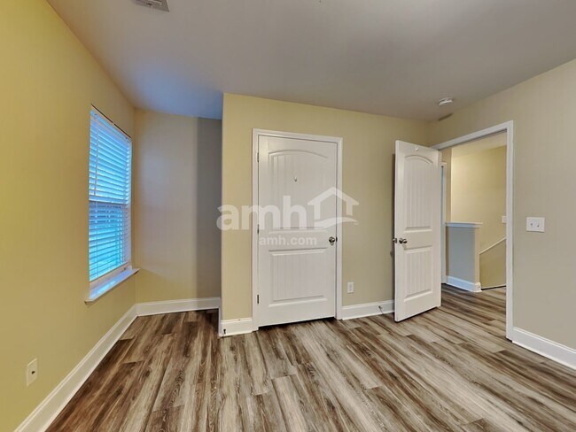 Building Photo - 2 Ristona Dr