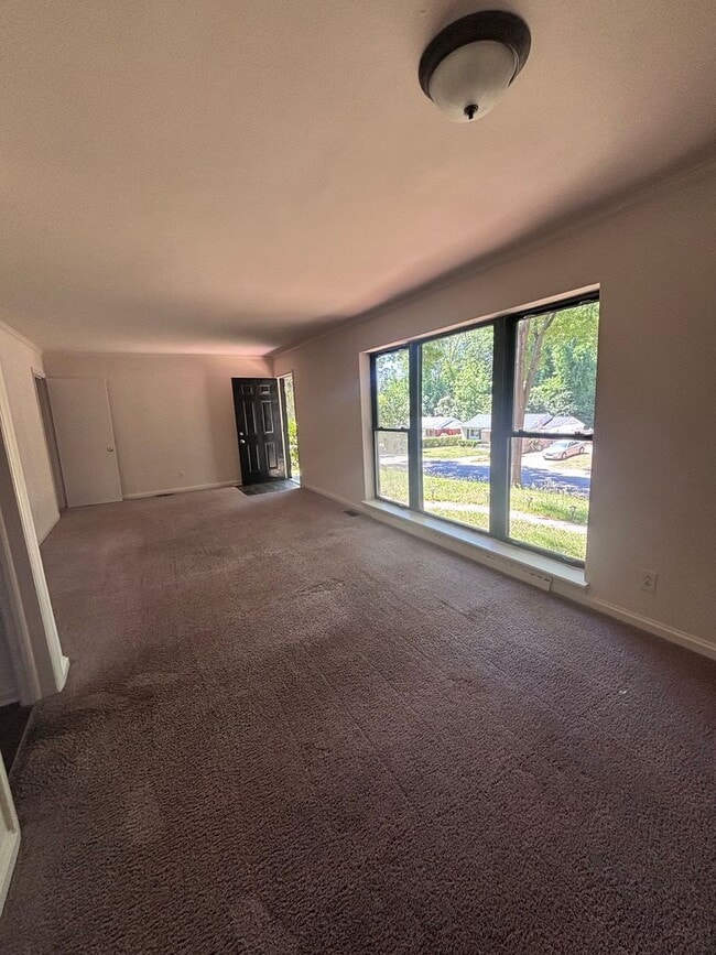 Building Photo - Great 3 bedroom home available in East Charlotte
