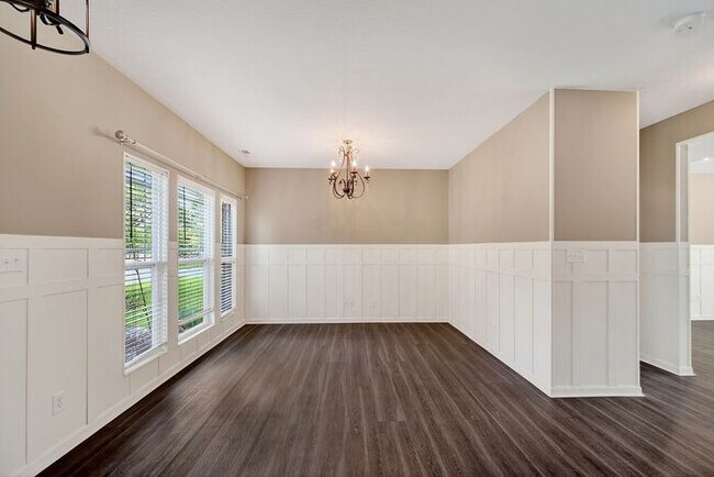 Building Photo - Quiet, comfort living in Westfield