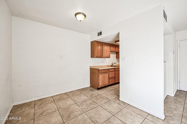 Building Photo - 4240 S 46th Pl