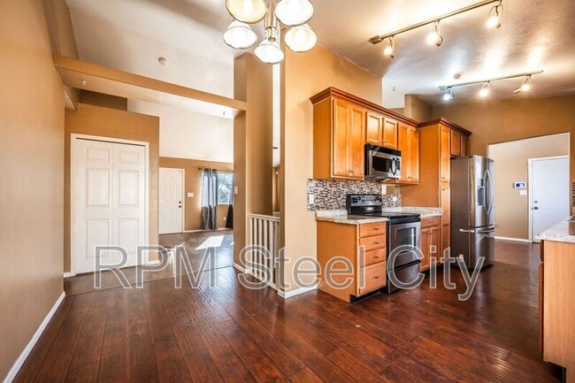 Building Photo - 4645 Ridge Dr