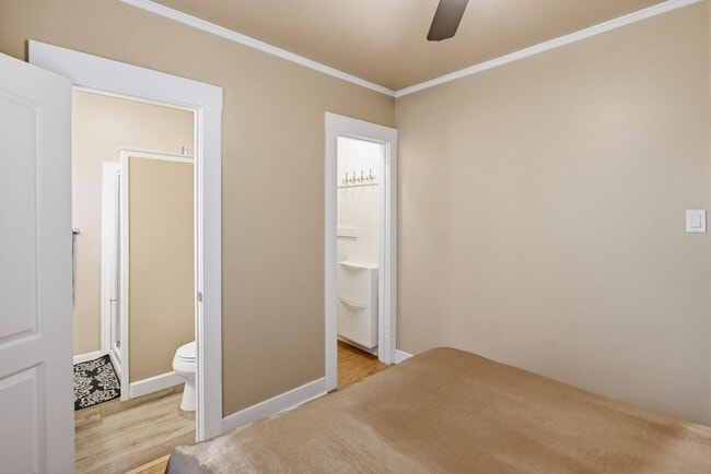 Building Photo - 411-13 N Ditmar St