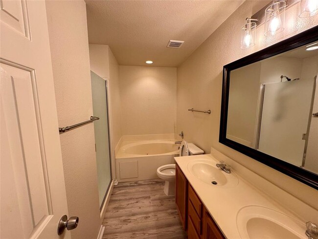 Building Photo - 5620 Victory Gallop Dr