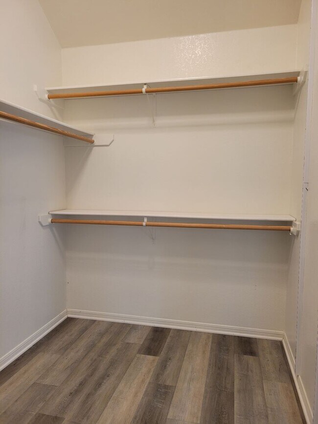 Building Photo - 3bd/2ba house close to major shopping, restaurants, and Ft. Hood!