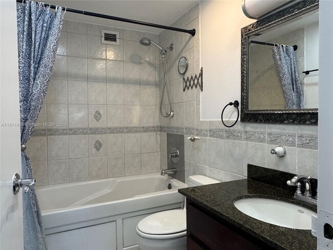 Building Photo - 999 Brickell Bay Dr