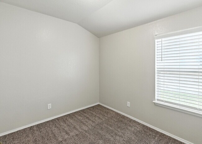 Building Photo - Immaculate 3BR/2BA Home Featuring Open-Con...