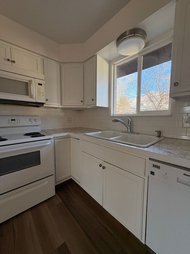 Building Photo - 983-985 S 600 W