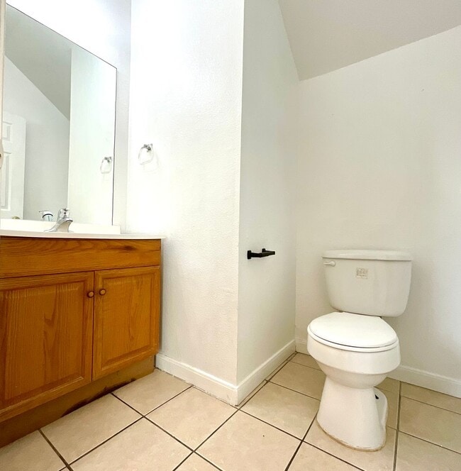 Building Photo - **APPLICATION RECEIVED** *MOVE IN SPECIAL* Spacious 3BR Two-Story Near Lackland AFB with Fenced B...