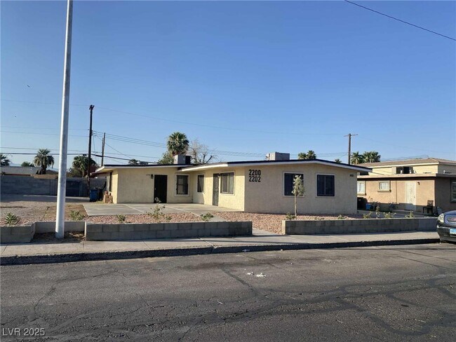 Primary Photo - 2200 Stanley Ave