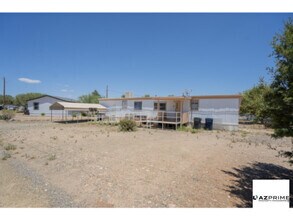 Building Photo - Escape to Comfort in this Stylish 2/1 Maye...