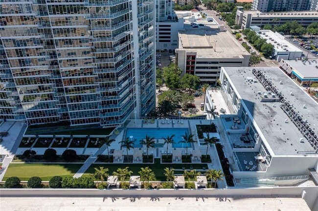 Building Photo - 175 1st St S