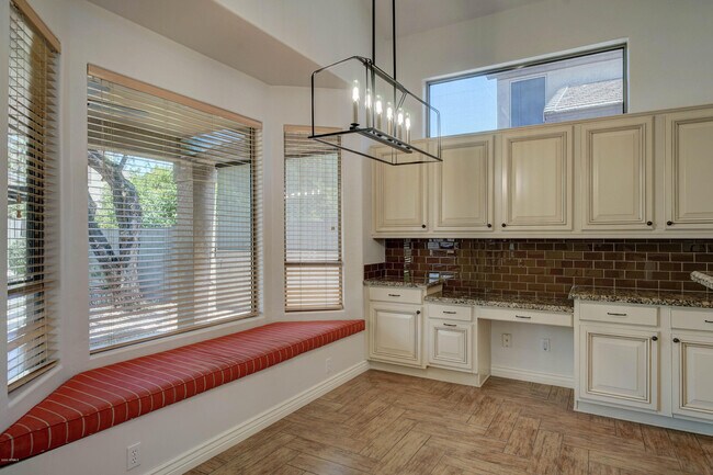 Building Photo - 6410 E Carolina Dr