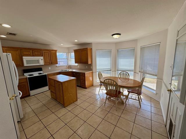 Building Photo - 2026 Brooke Dr