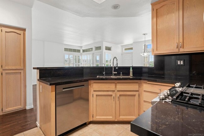 Building Photo - 12650 Springbrook Dr