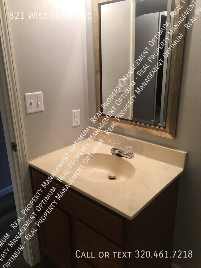 Building Photo - 821 Wisconsin Ave