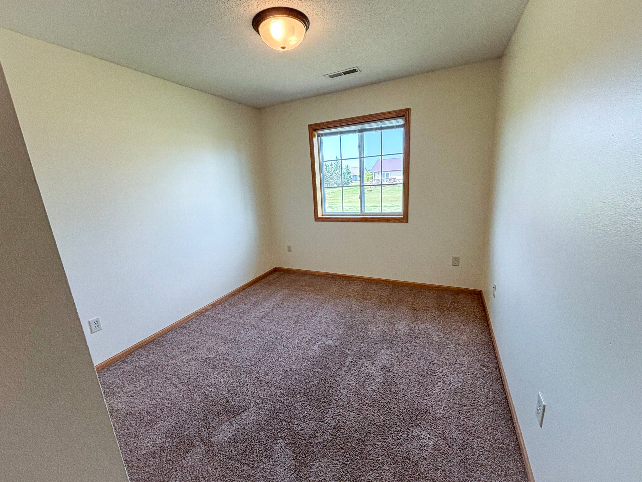 Building Photo - 5562 165th St E