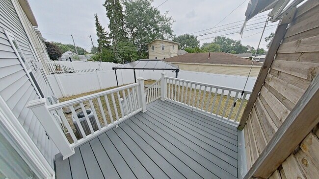 Building Photo - "3-Bed Oasis with 2.5 Baths and 1,884 Sq Ft of Comfort in Clinton Township!"