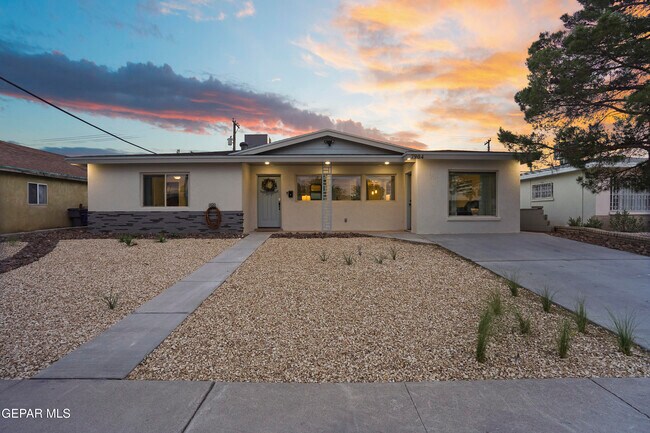 Building Photo - 7904 Parkland Dr