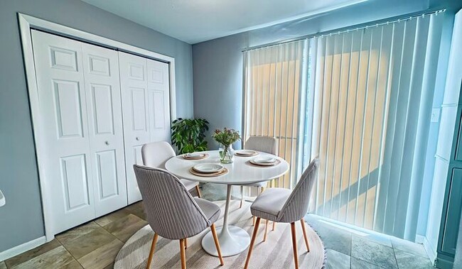 Building Photo - Charming Single-Family Home in Lee’s Summit - Love Your Lease Special