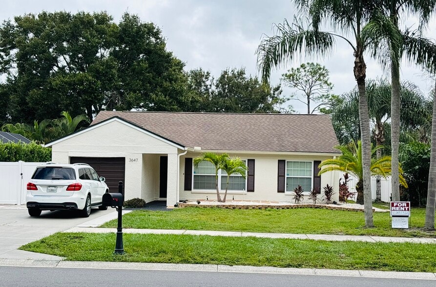 Primary Photo - 3647 Lake St George Dr