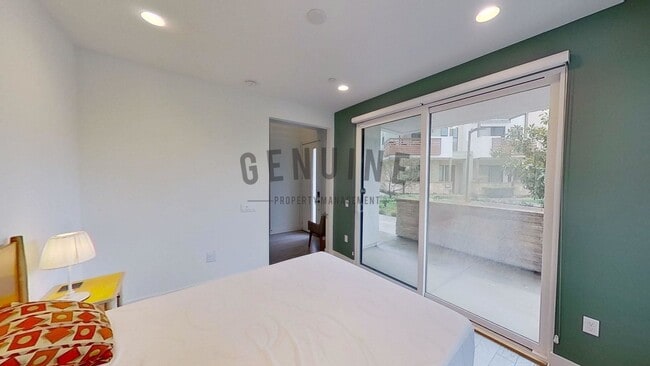 Building Photo - Coming Soon: Beautifully Furnished 3Bd 3.5Ba Condo in Costa Mesa