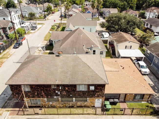 Building Photo - 2218 1/2 Chapman St