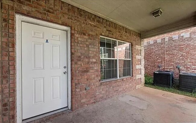 Building Photo - 1925 S 17th St