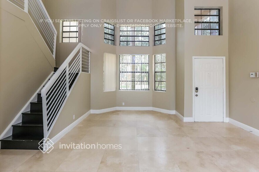 Building Photo - 1240 NW 105th Ave