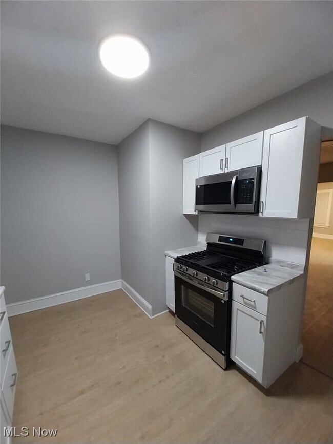 Building Photo - 1635 Hillcrest Rd