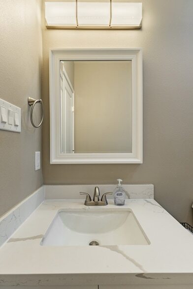 Building Photo - 1817 Rebecca Ln