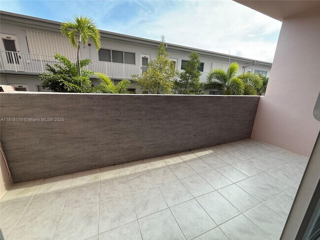 Building Photo - 3161 S Ocean Dr