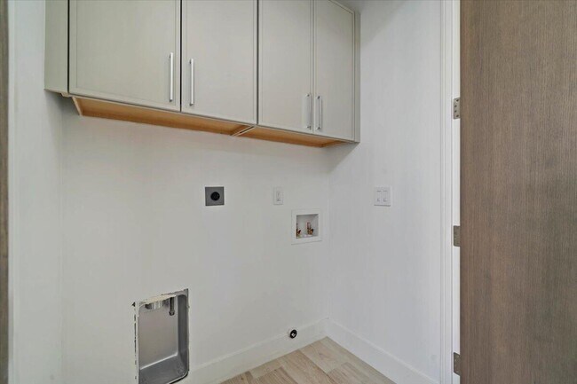 Building Photo - 78525 Orcabessa Dr