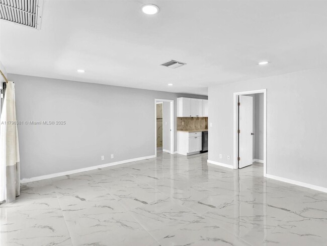 Building Photo - 1281 SW 32nd St