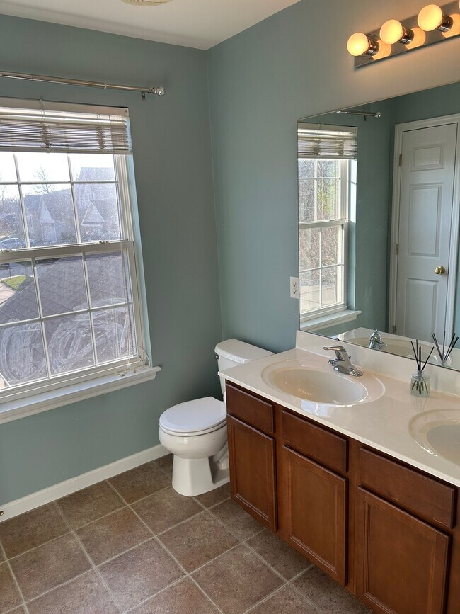 Building Photo - 538 Springhurst Pkwy