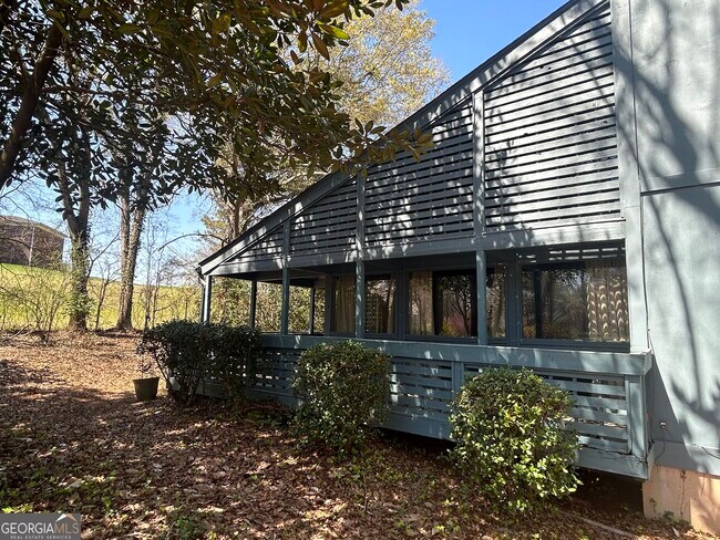 Building Photo - 180 Woodstone Dr