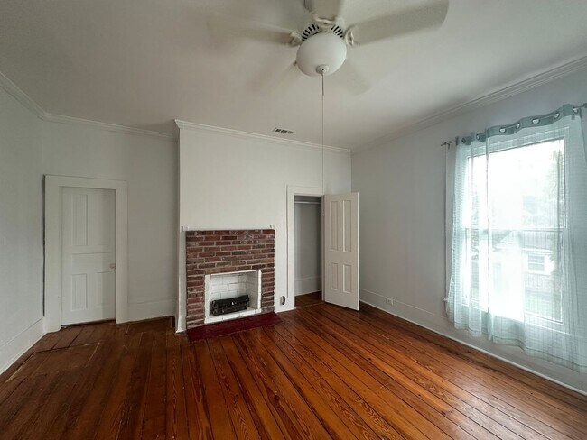 Building Photo - Historic 3 Bed 2 Bath Home in Downtown Was...